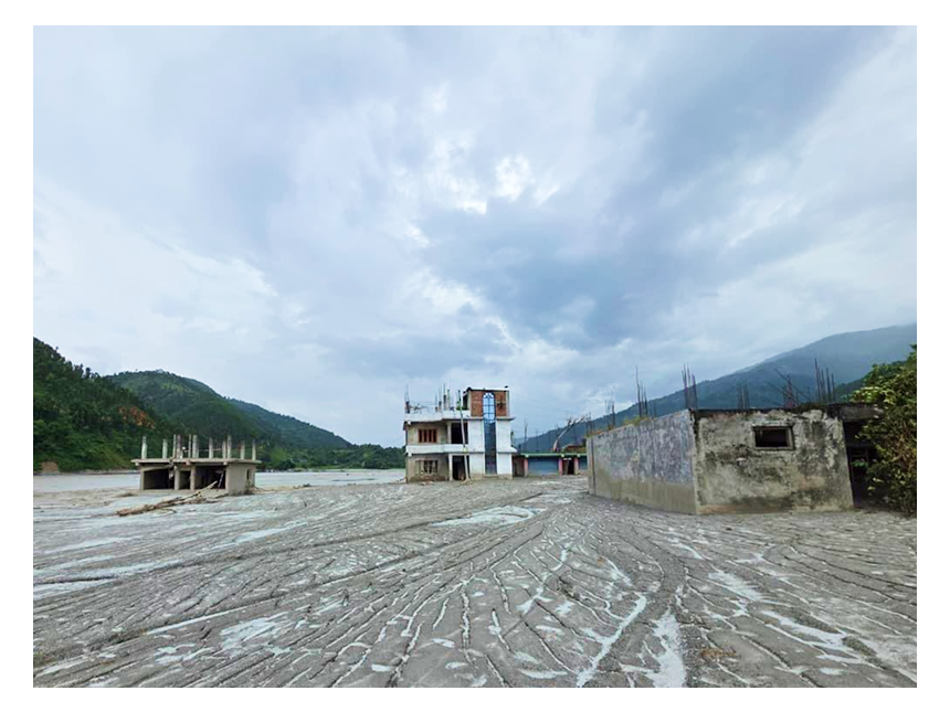 paesaggio colpito dalla catastrofe